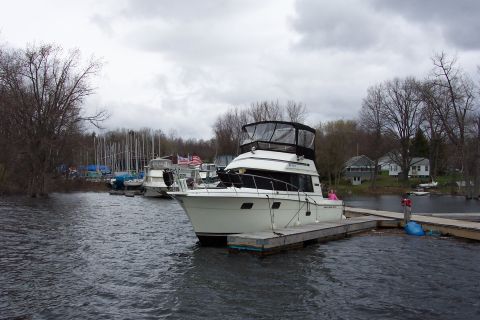 1985 Carver 326 Aft Cabin
