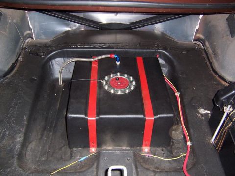 1975 Ford Granada - rear trunk mounted fuel cell....don't remember what capacity it is