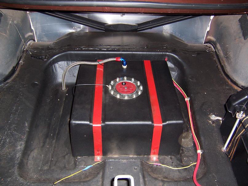 rear trunk mounted fuel cell....don't remember what capacity it is