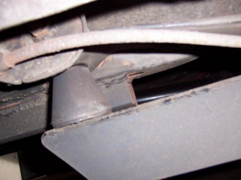 1975 Ford Granada - sub-frame connector and front of extended traction bar with Aerostar axle snubber