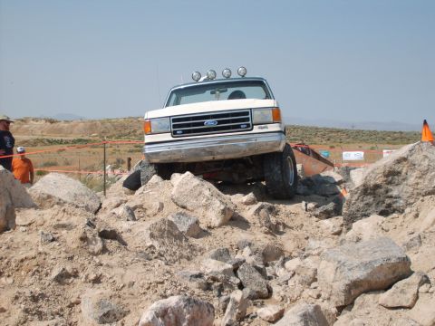 1989 Ford Bronco - fun krawl 08 got a little hung up here
