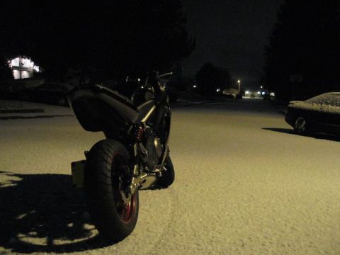 2008 Kawasaki Ninja R - A black 2008 Kawasaki Ninja R motorcycle sits in the snow at night.