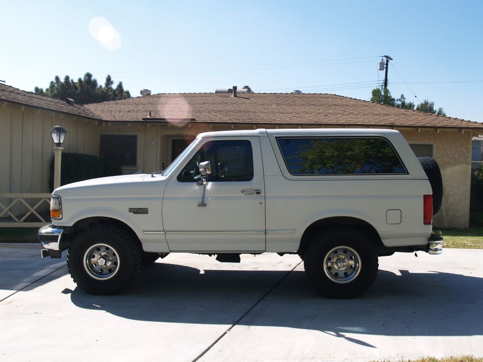 1993 Ford Bronco “bah-bul”
