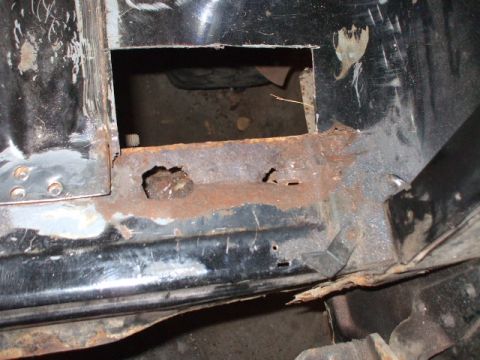 1995 Ford Bronco - rusty floor over passenger rear support