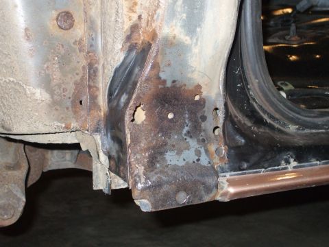 1995 Ford Bronco - rusty b-pillar on passenger side