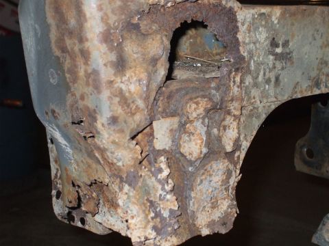 1995 Ford Bronco - more rusty pics of rear support
