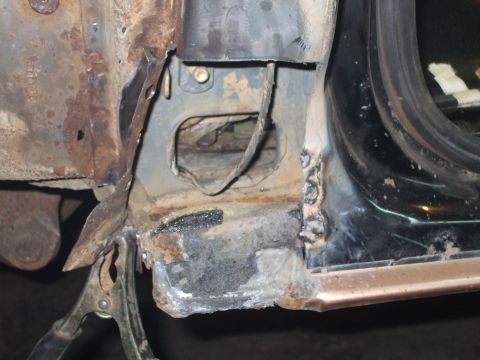 1995 Ford Bronco - passenger side b-pilar cut out
