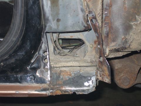 1995 Ford Bronco - drivers side b-pilar cut out