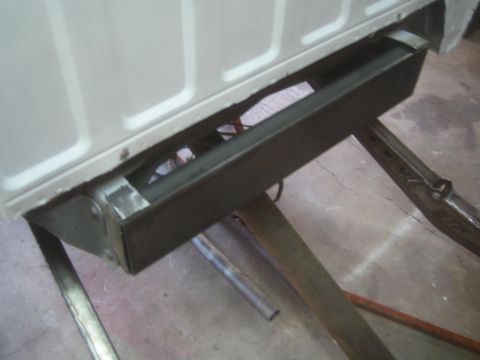 1990 Ford Bronco - Unmodified rear frame box/ rear link mount.
