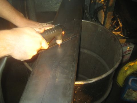 1990 Ford Bronco - Plasma cutting the rear 3-link mount/frame box.