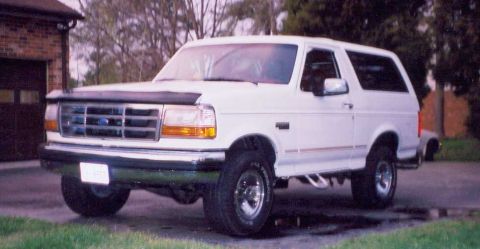 1993 Ford Bronco - This white Ford Bronco appears to be from the early 1990s, likely a 1992 model.
