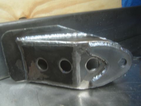 1990 Ford Bronco - Sorry the Pic's are blurry. Front link mounts.