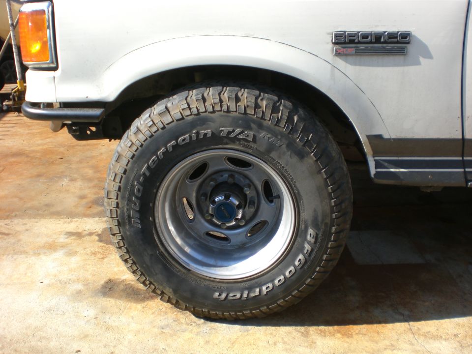 33x12.50x16.5.
Finished and no alignment needed. Now to do the rear.