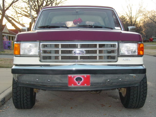 1987 Ford Bronco front grille and bumper with a skull license plate