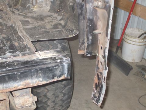 1995 Ford Bronco - passenger rear support cut out of the Bronco