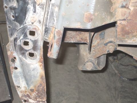 1995 Ford Bronco - another shot of the passenger rear support cut out