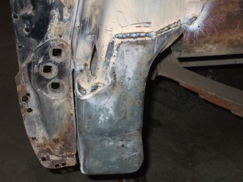 1995 Ford Bronco - side of the passenger rear support welded in