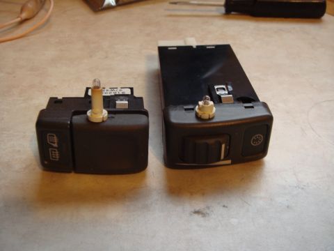 1998 Volvo V70 - The two bulbs you'll find in the switches