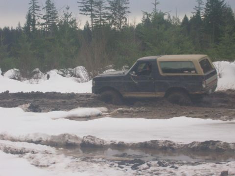 1996 Ford Bronco - Tosha tryin' to find the rev limiter