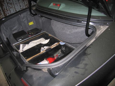 1991 Ford LTD Crown Victoria - The trunk of a 1991 Ford Crown Victoria LTD contains a fire extinguisher and electronic equipment.