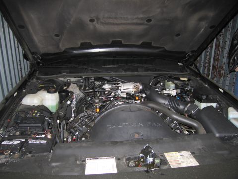 1991 Ford LTD Crown Victoria - The engine bay of a 1991 Ford Crown Victoria LTD shows a V8 engine with various components and a 'CAUTION FAN' shroud.