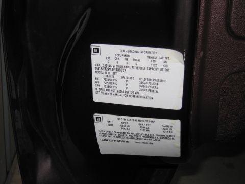1991 Ford LTD Crown Victoria - GM door-jamb tire-loading information and certification label with VIN 1G1BL52P4TR136678 and weight ratings.