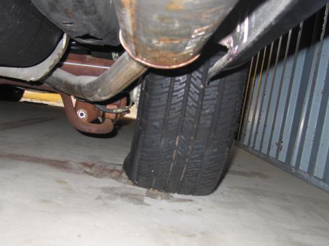 1991 Ford LTD Crown Victoria - Photograph of a vehicle undercarriage, not a technical document.