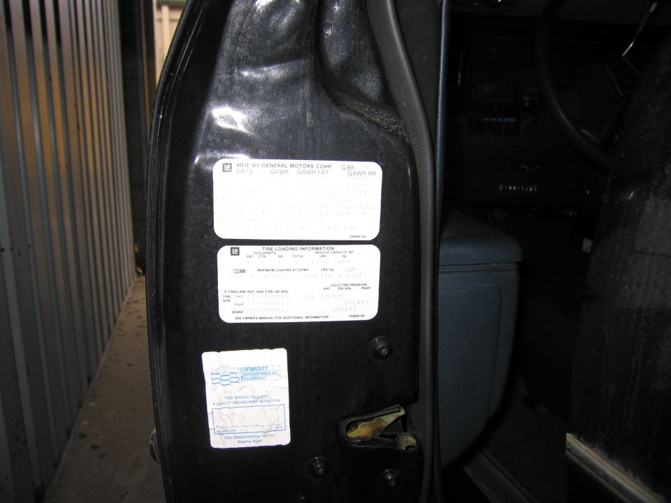 GM door-jamb certification and tire-loading data plates