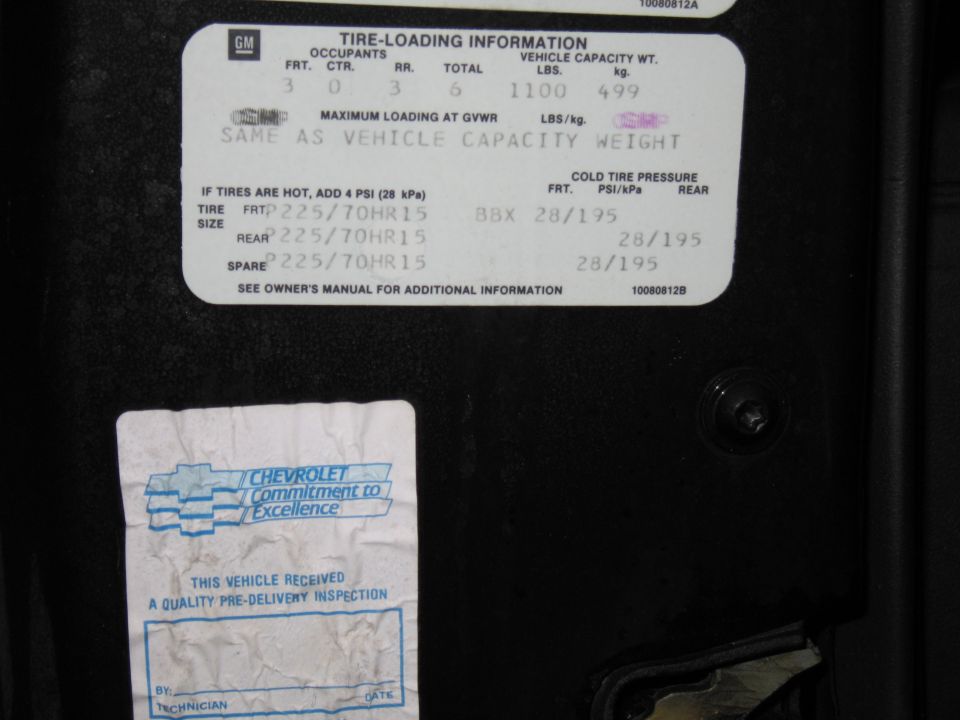 GM tire-loading information label with capacity and pressures