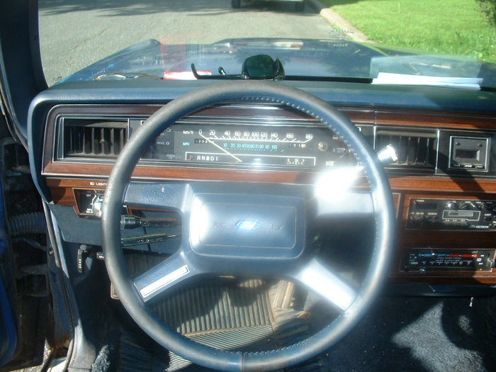 1987 Ford Crown Victoria LTD interior showing dashboard, steering wheel, and radio