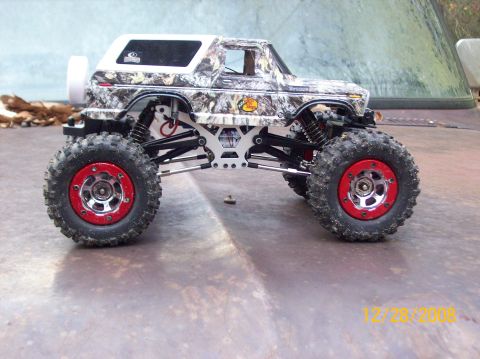 1978 Ford Bronco - This 1978 Ford Bronco rock crawler RC features a camouflage paint scheme and red-accented wheels.
