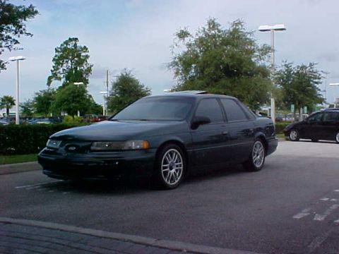 1995 Ford Taurus photo