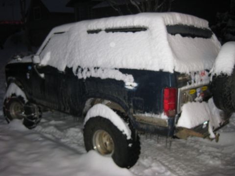 1986 Ford Bronco - Yup. Snow. YAY!