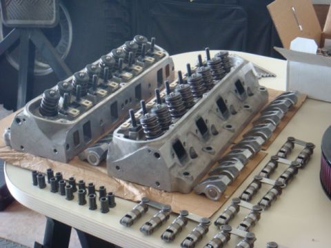 1971 Ford Bronco - Edelbrock Performer aluminum heads & Crane aluminum roller rockers