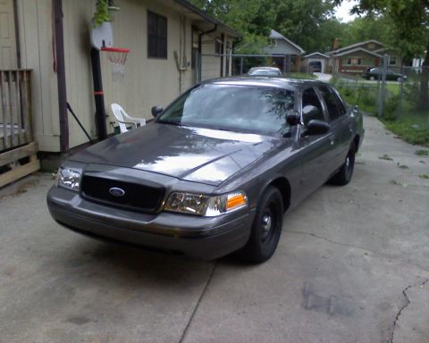 2000 Ford Crown Victoria photo