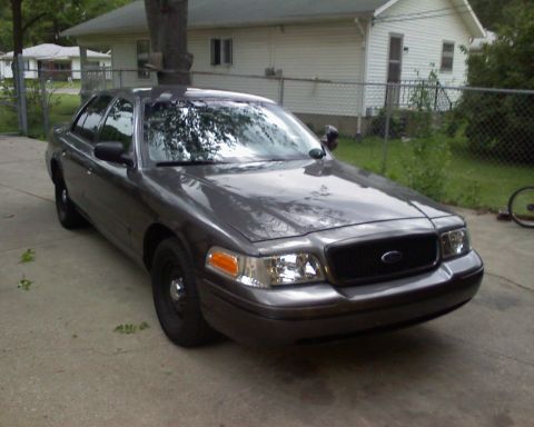 2000 Ford Crown Victoria photo
