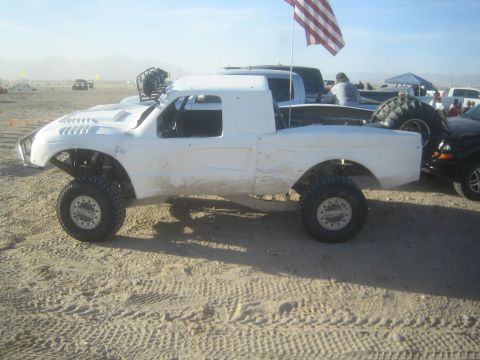 1990 Ford Bronco - Nice hubcaps.