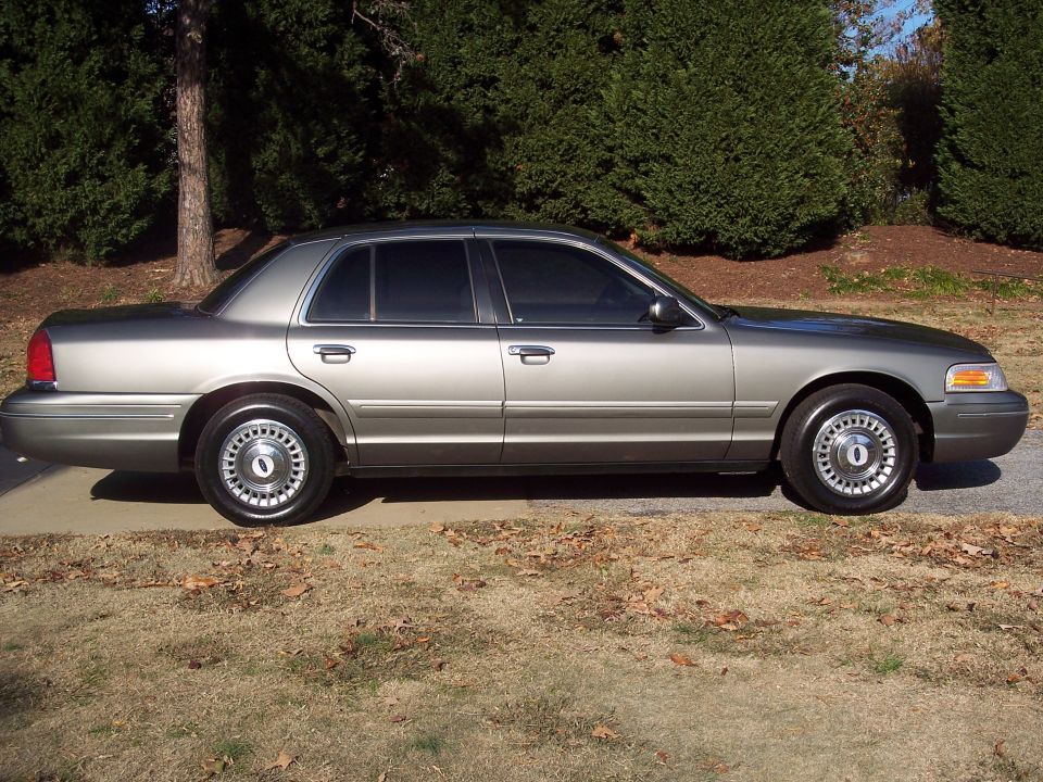 2000 Ford Crown Victoria