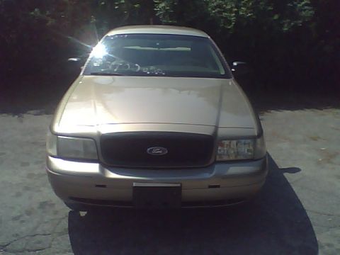 2001 Ford Crown Victoria photo