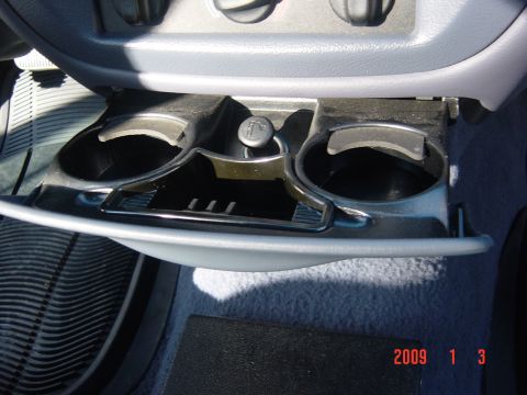 2000 Ford Crown Victoria - The timestamp on the image indicates it was taken in 2009, making the registry's claim of a 2000 model year questionable.