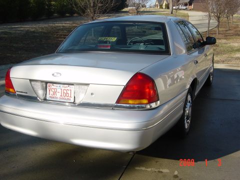 2000 Ford Crown Victoria photo
