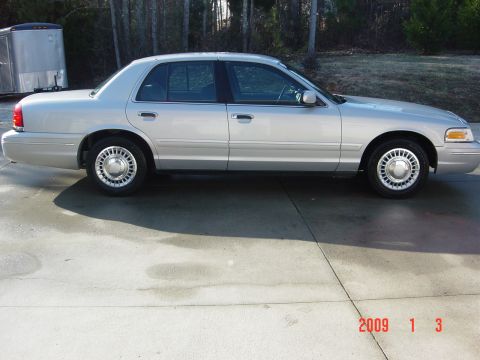 2000 Ford Crown Victoria photo