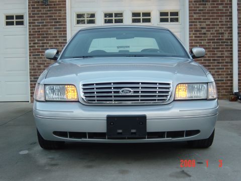 2000 Ford Crown Victoria photo