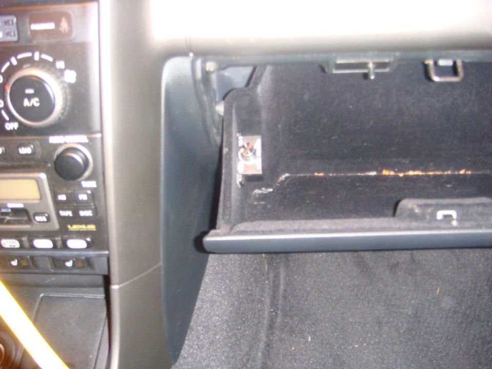 bad picture of where i installed the remote bass knob