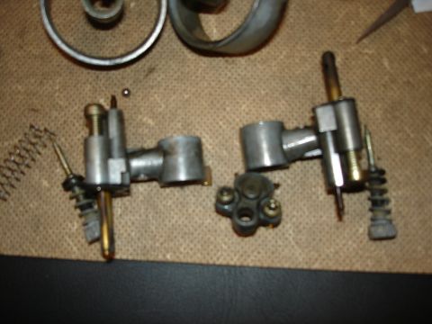 1987 Ford Crown Victoria LTD - Disassembled carburetor parts are laid out on a brown surface, with a Supermotors.net watermark visible.