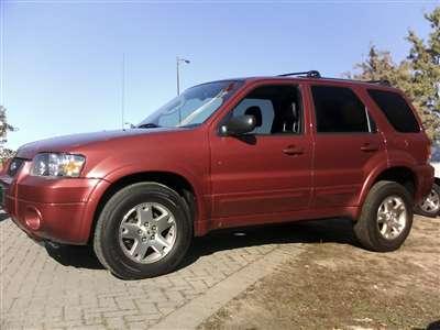 2006 Ford Escape - This 2006 Ford Escape is shown in a 3/4 front view.