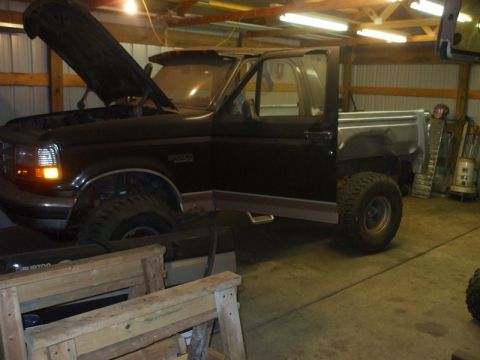 1995 Ford Bronco - picture of the bronco befor the rear quarters go back on