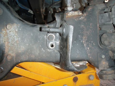 1996 Ford Bronco - Driver side. Heres a closer shot of that GD bracket. I figure its a shock mount for teh dual shocks. My Bronc not equiped, so I took it of.…