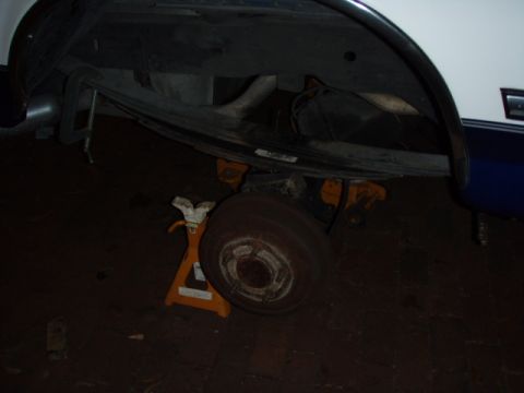 1996 Ford Bronco - Rear add a leaf. Starting the tightening of the new center bolt. And its getting darker.