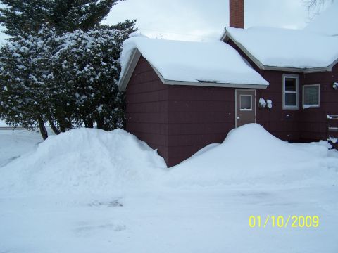 1989 Ford F-150 - A winter scene shows a house and shed heavily covered in snow, with a date stamp of 01/10/2009.